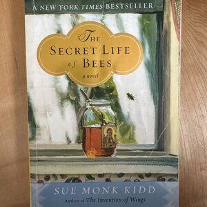 The Secret Life of Bees - Sue Monk Kidd (3/20$)